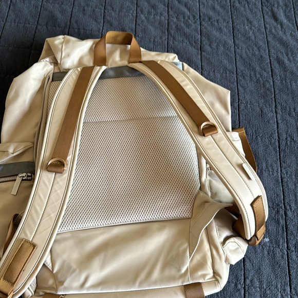Lululemon Wunderlust Backpack Trench - Picture 4 of 7